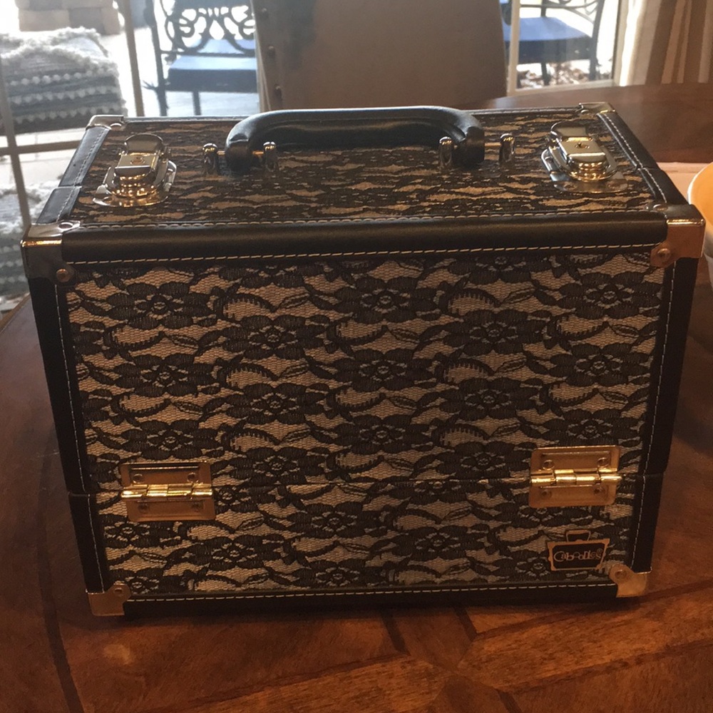 Caboodles make up carrying case